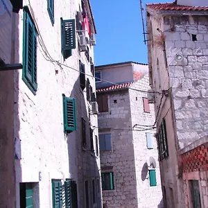  Pensión Cosy In The Center Of