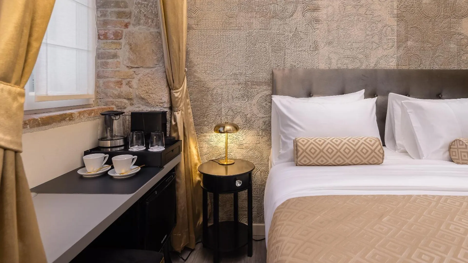 Design Rooms Anima Mundi Citycentre Right Next To Diocletian'S Palace Split Guest house