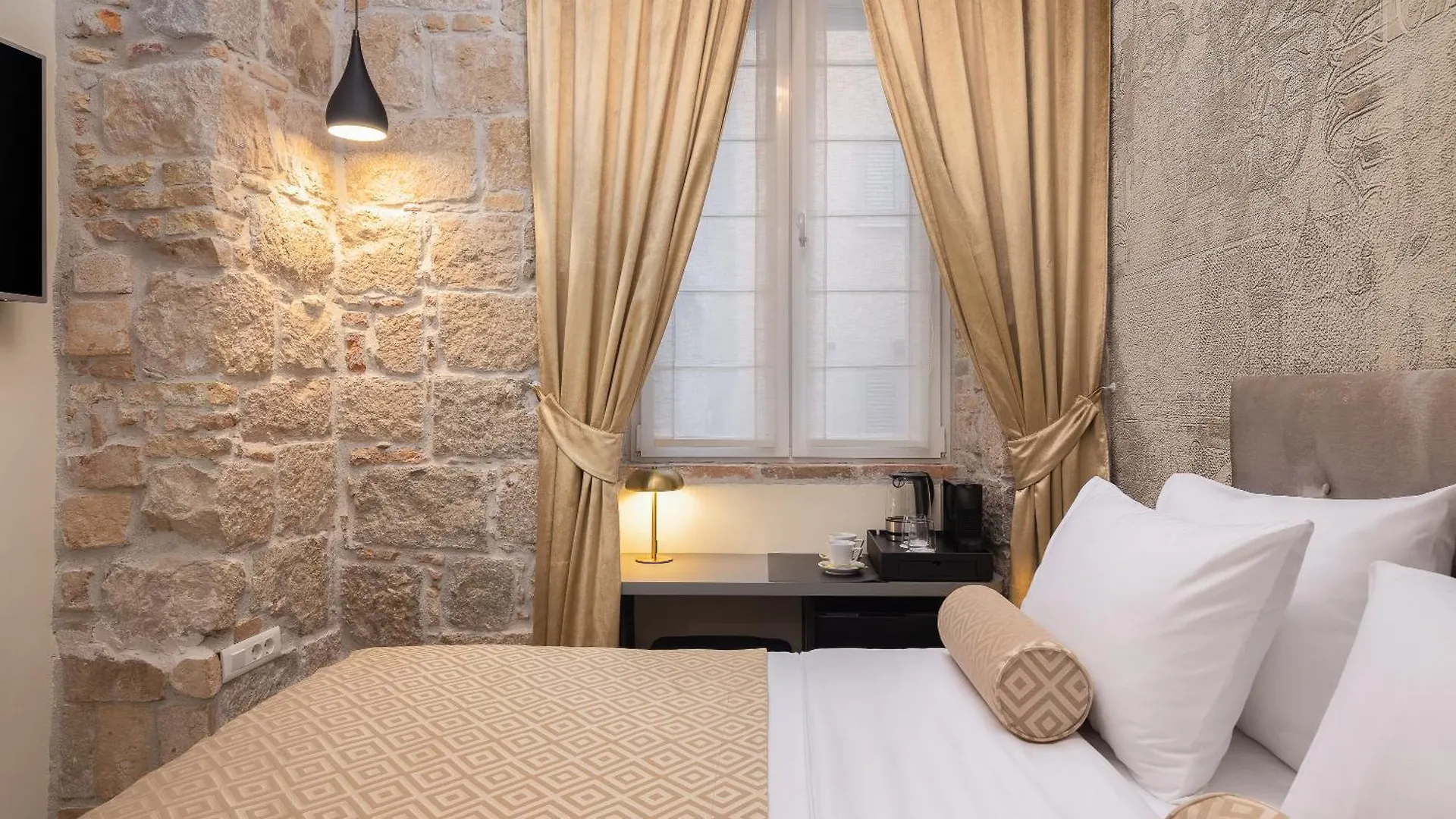 Design Rooms Anima Mundi Citycentre Right Next To Diocletian'S Palace Split Guest house