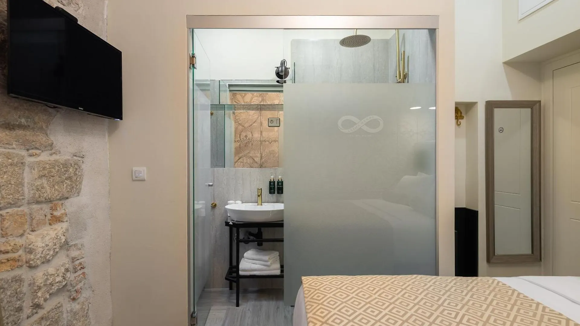 Design Rooms Anima Mundi Citycentre Right Next To Diocletian'S Palace Split Guest house